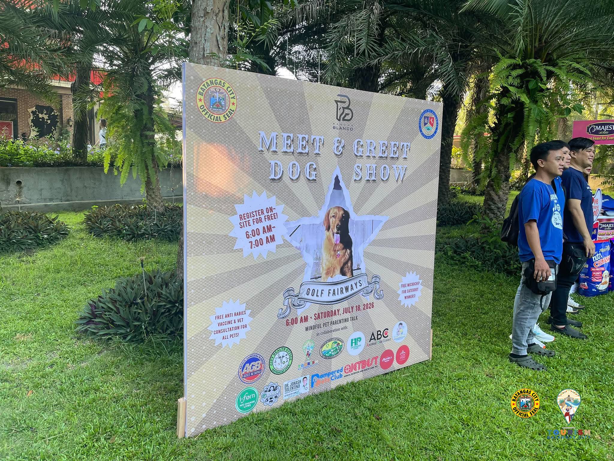 The Meet & Greet Dog Show backdrop on the lawn